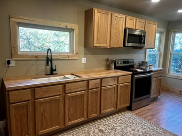 Spacious Cabin with Fire Pit, Perfect for a Family Getaway to Custer State Park - Sturgis, South Dakota - glamping.directory