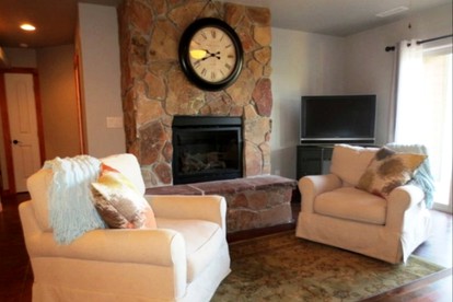 Marvelous Cabin Rental with Hot Tub and Game Room in Prescott, Arizona - Prescott, Arizona - glamping.directory