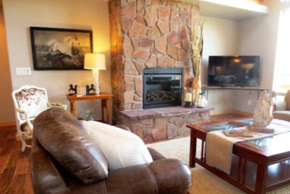 Marvelous Cabin Rental with Hot Tub and Game Room in Prescott, Arizona - glamping.directory