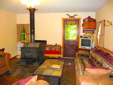 Cozy Vacation Cabin near Allegheny State Forest, Pennsylvania - Penfield, Pennsylvania - glamping.directory