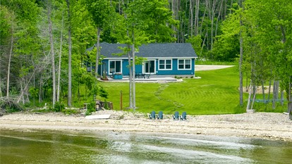 Lakefront Paradise: Hot Tub, Kayaks & Family Fun in Wisconsin - Brussels, Wisconsin - glamping.directory