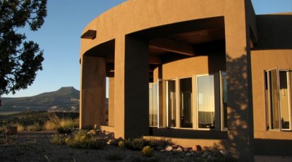 Gorgeous Casita with 360-Degree Views of Abiquiu Lake and Ghost Ranch near Santa Fe, New Mexico - Abiquiu, New Mexico - glamping.directory