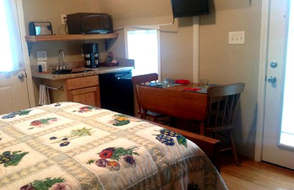 Simple and Cozy Cabin Rental on Private Ranch Retreat near Austin, Texas - Waelder, Texas - glamping.directory
