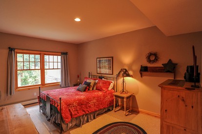 Charming Breckenridge Cabin Retreat near Cucumber Gulch Nature Preserve - Breckenridge, Colorado - glamping.directory