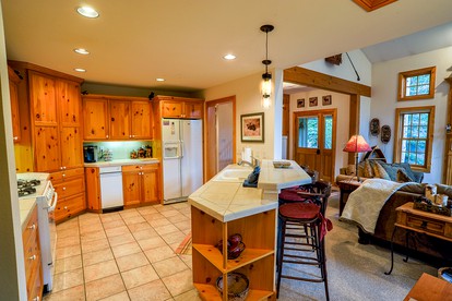 Charming Breckenridge Cabin Retreat near Cucumber Gulch Nature Preserve - Breckenridge, Colorado - glamping.directory
