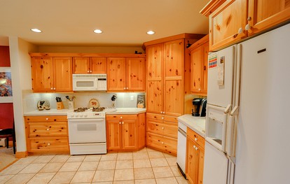 Charming Breckenridge Cabin Retreat near Cucumber Gulch Nature Preserve - Breckenridge, Colorado - glamping.directory