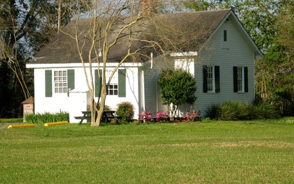Romantic Cottage for Two by the Mississippi River in Vacherie, Louisiana - Vacherie, Louisiana - glamping.directory