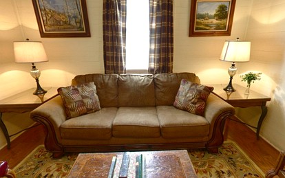 Romantic Cottage for Two by the Mississippi River in Vacherie, Louisiana - Vacherie, Louisiana - glamping.directory