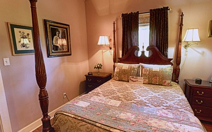 Romantic Cottage for Two by the Mississippi River in Vacherie, Louisiana - Vacherie, Louisiana - glamping.directory