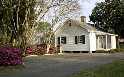 Romantic Cottage for Two by the Mississippi River in Vacherie, Louisiana - Vacherie, Louisiana - glamping.directory
