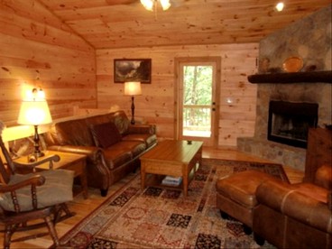 Secluded Cabin Rental with Hot Tub Overlooking Stunning Forest in Blue Ridge, Georgia - Blue Ridge, Georgia - glamping.directory