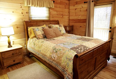 Secluded Cabin Rental with Hot Tub Overlooking Stunning Forest in Blue Ridge, Georgia - Blue Ridge, Georgia - glamping.directory