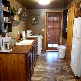 Honeymoon Cabin with Fireplace, near Boulder Bay Park, California for a Romantic Glamping Retreat - Big Bear Lake, California - glamping.directory