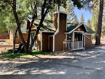 Honeymoon Cabin with Fireplace, near Boulder Bay Park, California for a Romantic Glamping Retreat - glamping.directory