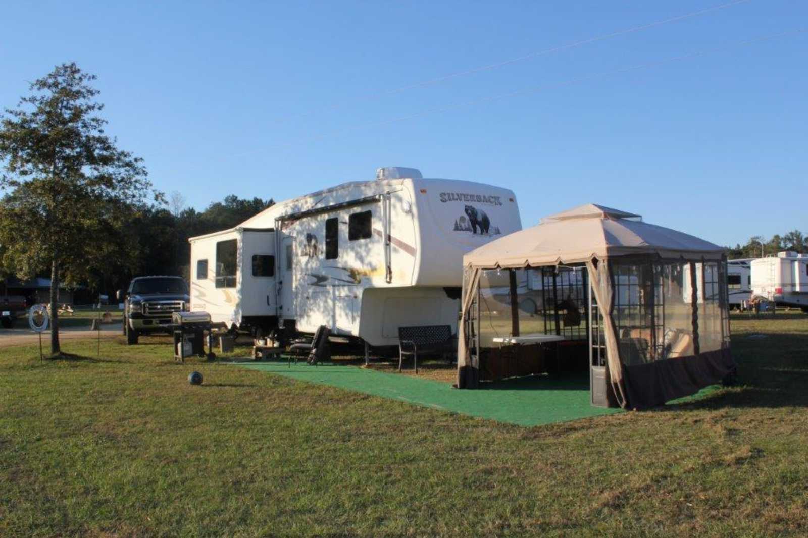Cypress Landing RV Park & Lakeside Club - Dozier, Alabama - glamping.directory
