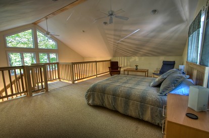 Beautiful Cabin with Hot Tub Surrounded by Trees in Confluence, Pennsylvania - Confluence, Pennsylvania - glamping.directory