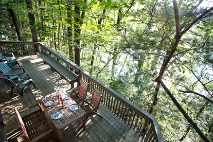 Beautiful Cabin with Hot Tub Surrounded by Trees in Confluence, Pennsylvania - Confluence, Pennsylvania - glamping.directory