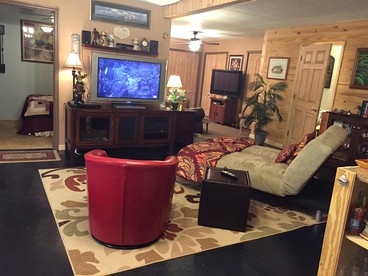 Secluded Log Cabin Apartment Nestled in Trees near Lake Lure, North Carolina - Lake Lure, North Carolina - glamping.directory