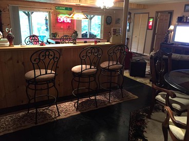 Secluded Log Cabin Apartment Nestled in Trees near Lake Lure, North Carolina - Lake Lure, North Carolina - glamping.directory