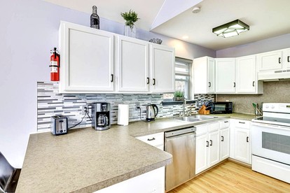 Lakefront Villa with Hot-tub Placed in a Privileged Area in East Stroudsburg, Pennsylvania - East Stroudsburg, Pennsylvania - glamping.directory
