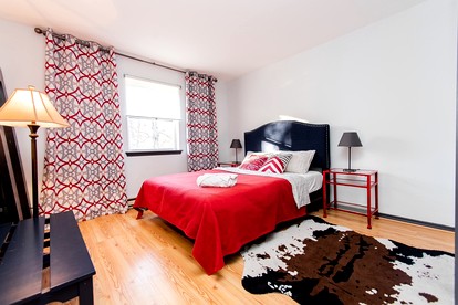 Lakefront Villa with Hot-tub Placed in a Privileged Area in East Stroudsburg, Pennsylvania - East Stroudsburg, Pennsylvania - glamping.directory