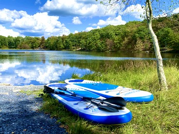 Lakefront Villa with Hot-tub Placed in a Privileged Area in East Stroudsburg, Pennsylvania - East Stroudsburg, Pennsylvania - glamping.directory