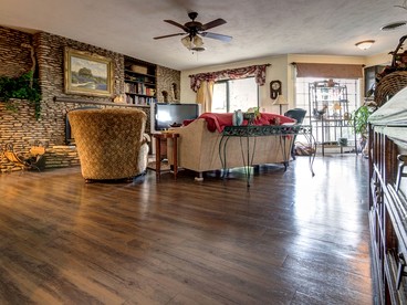 Lovely Cottage Rental with Waterfall on San Gabriel River near Austin, Texas - Georgetown, Texas - glamping.directory