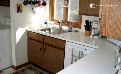 Pet-Friendly Serene Martha’s Vineyard Cottage with Skylights in Edgartown, Massachusetts - Edgartown, Massachusetts - glamping.directory