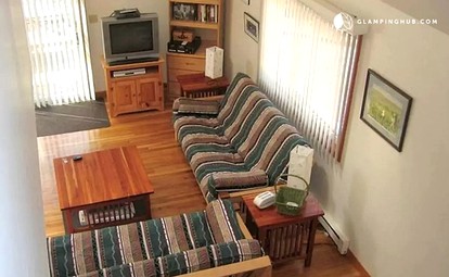 Pet-Friendly Serene Martha’s Vineyard Cottage with Skylights in Edgartown, Massachusetts - Edgartown, Massachusetts - glamping.directory