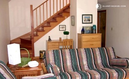 Pet-Friendly Serene Martha’s Vineyard Cottage with Skylights in Edgartown, Massachusetts - Edgartown, Massachusetts - glamping.directory