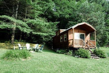 Deluxe Vacation Cabin Rentals in the Adirondacks near Saratoga Springs, New York - Corinth, New York - glamping.directory