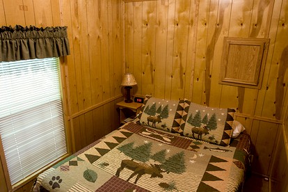 Deluxe Vacation Cabin Rentals in the Adirondacks near Saratoga Springs, New York - Corinth, New York - glamping.directory