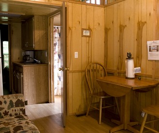 Deluxe Vacation Cabin Rentals in the Adirondacks near Saratoga Springs, New York - Corinth, New York - glamping.directory