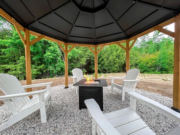 Spacious Modern Cottage with Fire Pit in Bridgton, Maine - Bridgton, Maine - glamping.directory