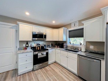 Spacious Modern Cottage with Fire Pit in Bridgton, Maine - Bridgton, Maine - glamping.directory