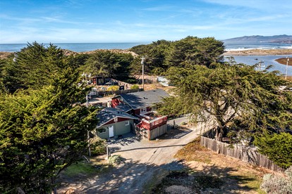 Rustic Beach Rental with Jacuzzi in Bodega Bay, Perfect for a Romantic Weekend Getaway - Bodega Bay, California - glamping.directory