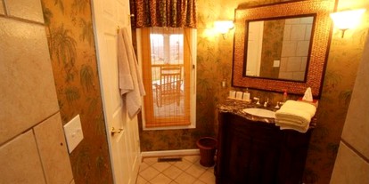 Cozy Bed and Breakfast Suite with Views of the Pilot Knob in Berea, Kentucky - Berea, Kentucky - glamping.directory