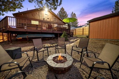 Family Mountain Cabin with Hot-Tub, Equipped Deck and Foosball Table in California - Big Bear, California - glamping.directory