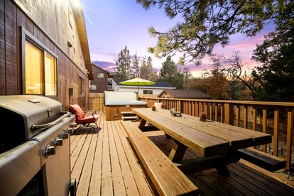 Family Mountain Cabin with Hot-Tub, Equipped Deck and Foosball Table in California - Big Bear, California - glamping.directory