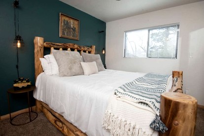 Family Mountain Cabin with Hot-Tub, Equipped Deck and Foosball Table in California - Big Bear, California - glamping.directory