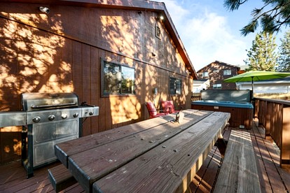 Family Mountain Cabin with Hot-Tub, Equipped Deck and Foosball Table in California - Big Bear, California - glamping.directory