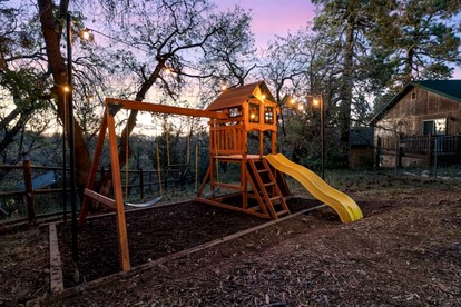 Family Mountain Cabin with Hot-Tub, Equipped Deck and Foosball Table in California - Big Bear, California - glamping.directory