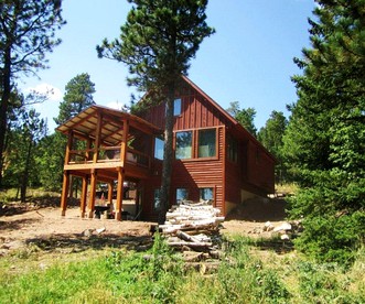 Family-Friendly Luxury Cabin Rental in the Black Hills, South Dakota - glamping.directory