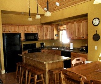Family-Friendly Luxury Cabin Rental in the Black Hills, South Dakota - Lead, South Dakota - glamping.directory