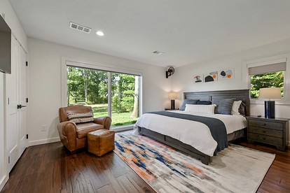 Luxurious Cottage with Lovely Outdoor Living Area in Texas - College Station, Texas - glamping.directory
