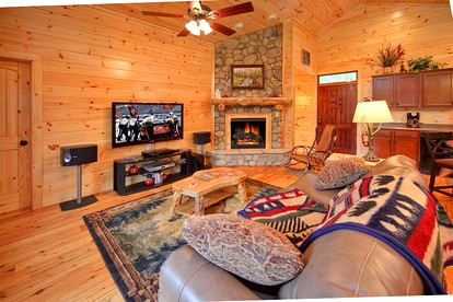 Beautiful Cabin Rental for a Romantic Getaway near the Great Smokies, TN - Gatlinburg, Tennessee - glamping.directory