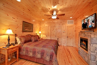 Beautiful Cabin Rental for a Romantic Getaway near the Great Smokies, TN - Gatlinburg, Tennessee - glamping.directory