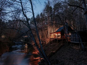 Hygge Hollow Cabin on Fightingtown Creek in Blue Ridge, GA - Blue Ridge, Georgia - glamping.directory