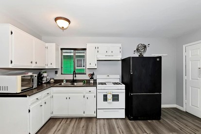 Your Romantic Getaway: Cozy Cabin with Hot Tub in Big Bear - Big Bear Lake, California - glamping.directory