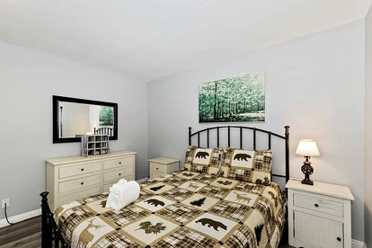 Your Romantic Getaway: Cozy Cabin with Hot Tub in Big Bear - Big Bear Lake, California - glamping.directory